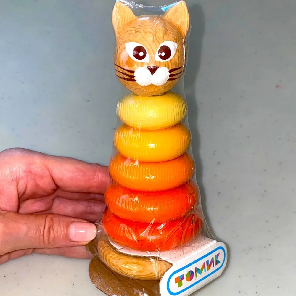 Tomik wooden stacker